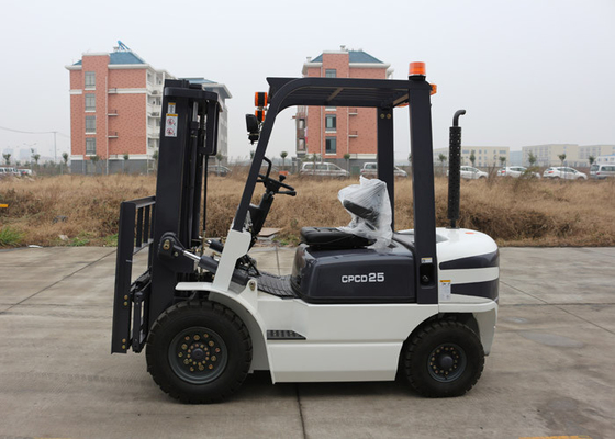 China Kleine Draaiende Straal 2.5 Ton Industriële Vorkheftruck voor Al/Terrein dat opheft draagt leverancier