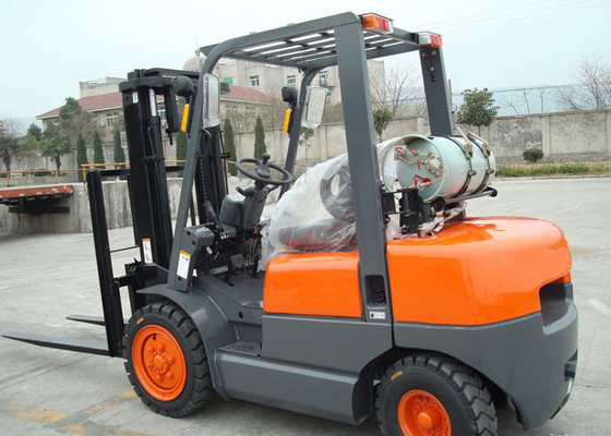China De Motor van NISSAN K25 de vorkheftruckmateriaal van 3,5 Tonlpg met Stevige Banden en Volledige Vrije Mast leverancier